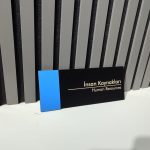 Mavi Ahşap Desenli Pleksi Kapı İsimliği - Görsel 2